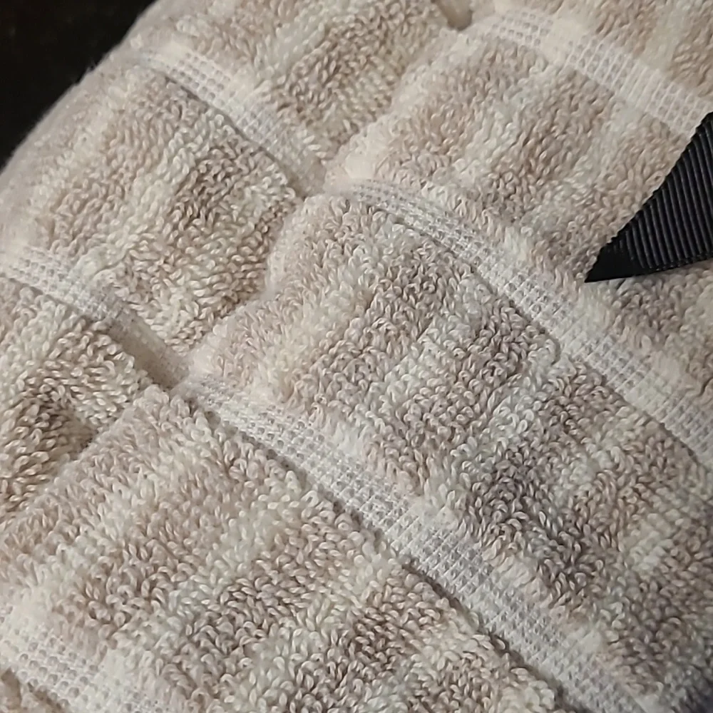 DKNY Hand Towel Set